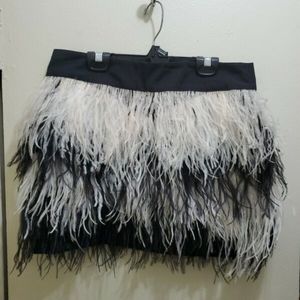 🆕 CLUB MONACO  - NWT PINK & BLACK FEATHER SKIRT